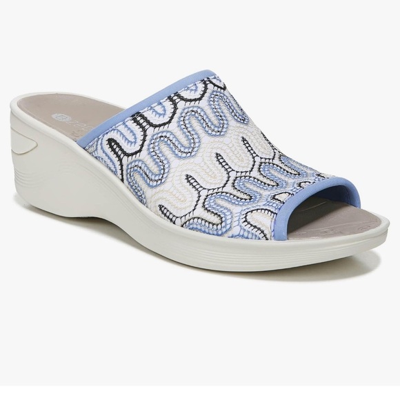 Bzees Women's Slip-On Sandals - Blue and White NWT - Picture 1 of 11